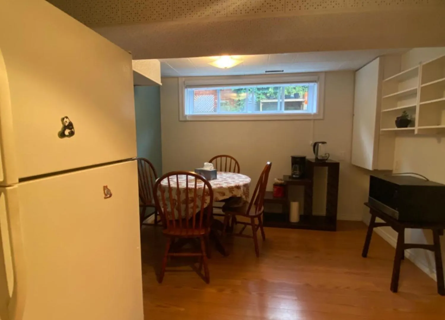 Apartment Spacious Guest House -Walkout Basement- 4 Guests! -Dedicated Workspace-No Pet! No Cooking! No Smoking! No Party! Ottawa