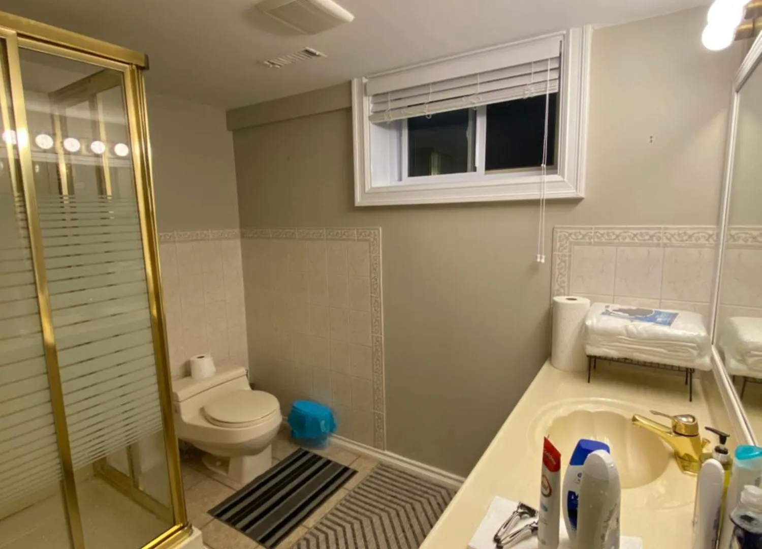 Spacious Guest House -Walkout Basement- 4 Guests! -Dedicated Workspace-No Pet! No Cooking! No Smoking! No Party! Ottawa